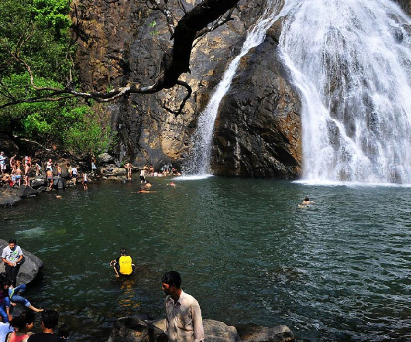 Dudhsagar Waterfall in goa 1